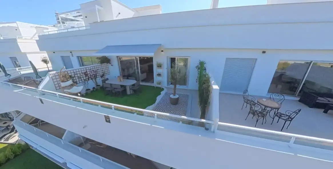 Sale of penthouse in Estepona (district New Golden Mile) 1