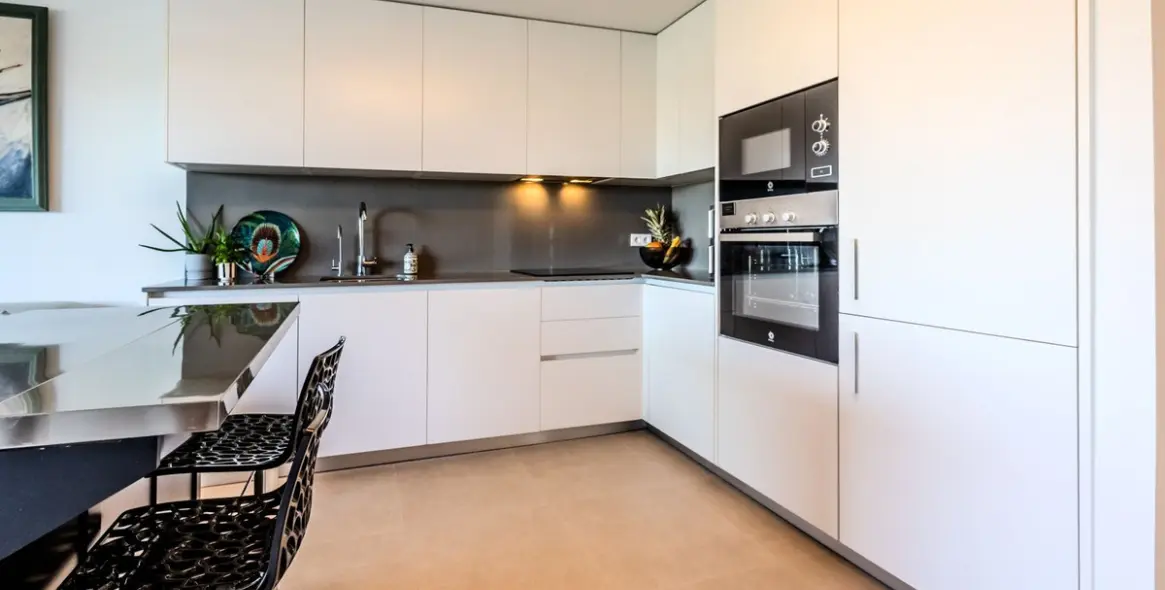 Sale of penthouse in Estepona (district New Golden Mile) 9