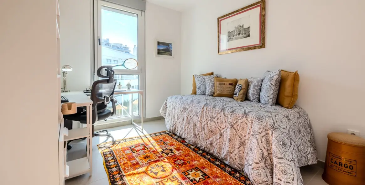 Продажа пентхауса в New Golden Mile 17