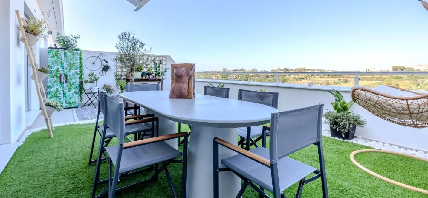 Sale of penthouse in New Golden Mile 1