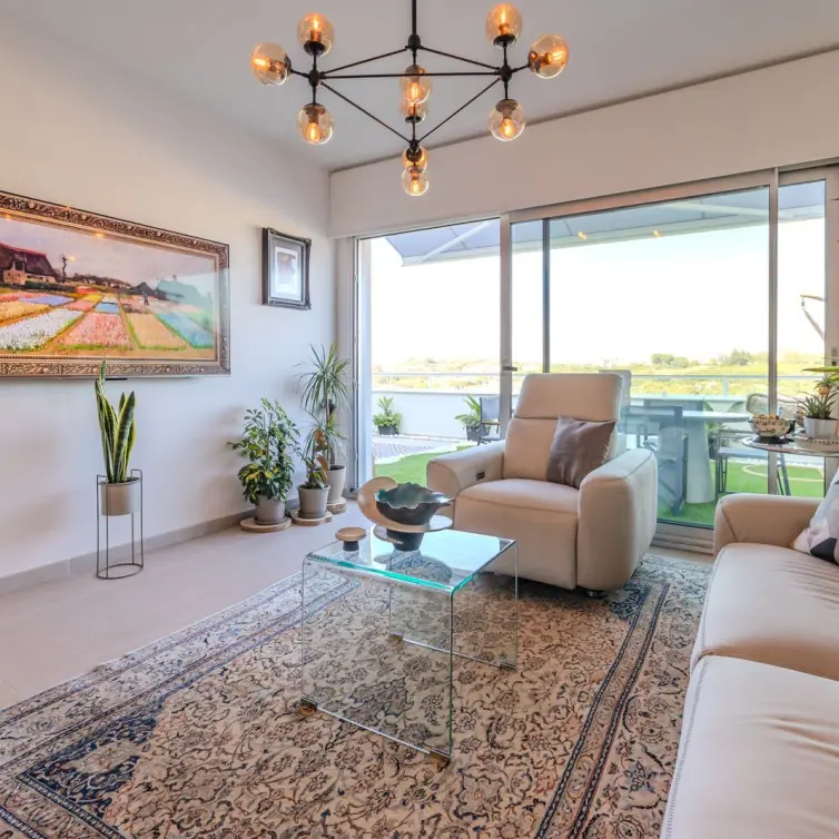 Sale of penthouse in New Golden Mile