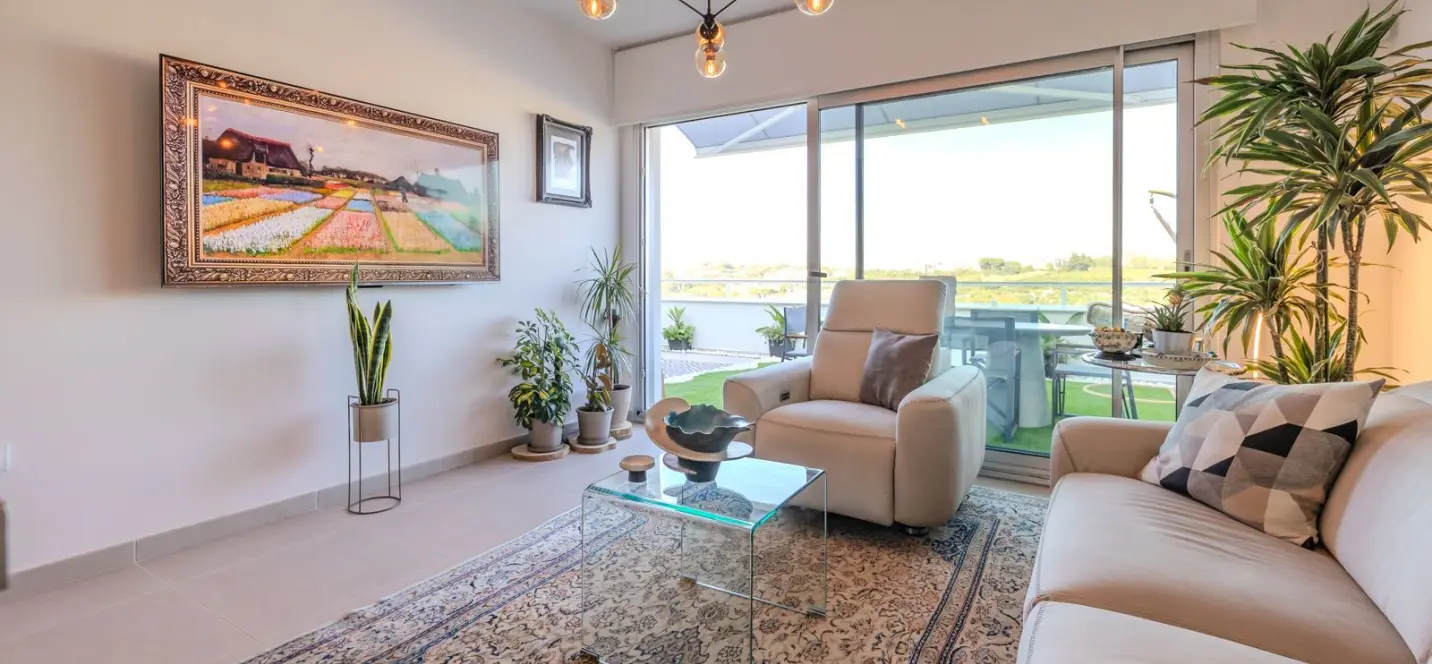Sale of penthouse in New Golden Mile 3