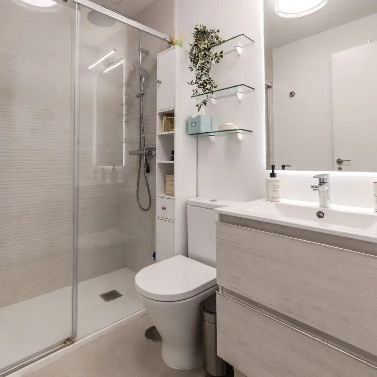 Sale of penthouse in New Golden Mile