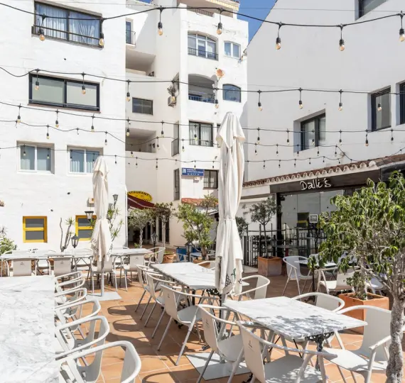 Sale of middle floor apartment in Puerto Banús