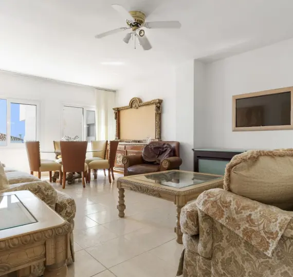 Sale of middle floor apartment in Puerto Banús