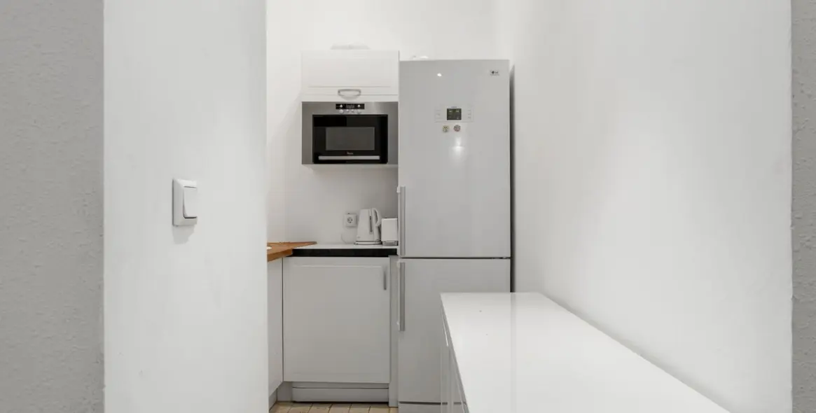 Sale of middle floor apartment in Puerto Banús 8