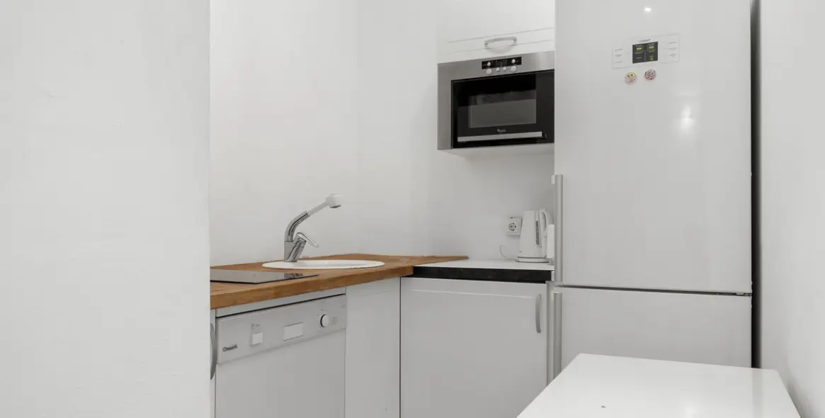 Sale of middle floor apartment in Puerto Banús 9