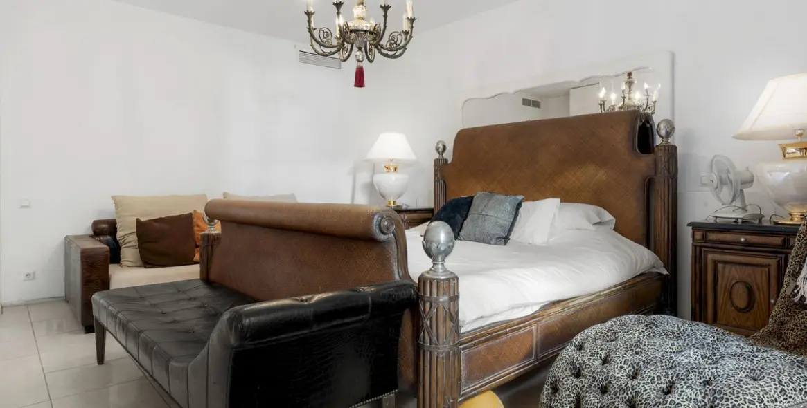 Sale of middle floor apartment in Puerto Banús 15