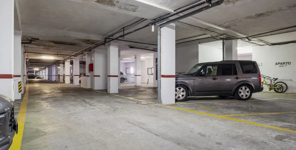 Sale of middle floor apartment in Puerto Banús 17