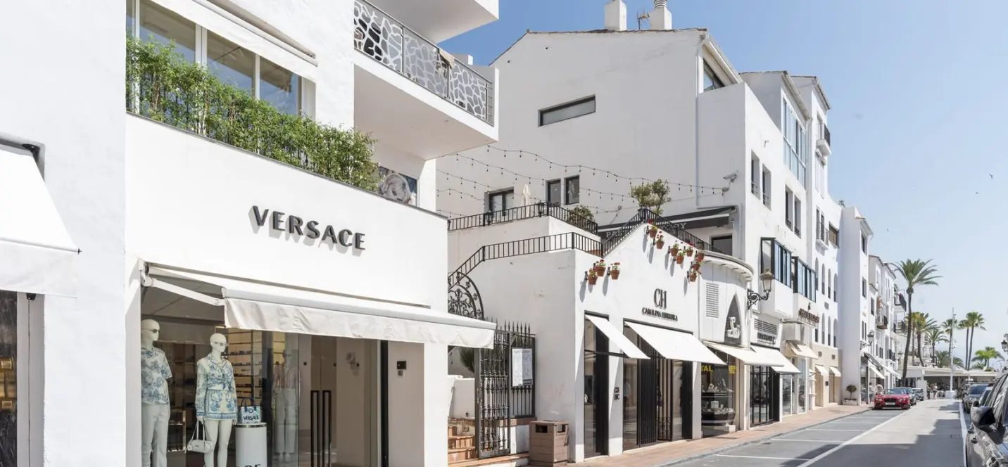 Продажа апартаментов на среднем этаже в Puerto Banús 0