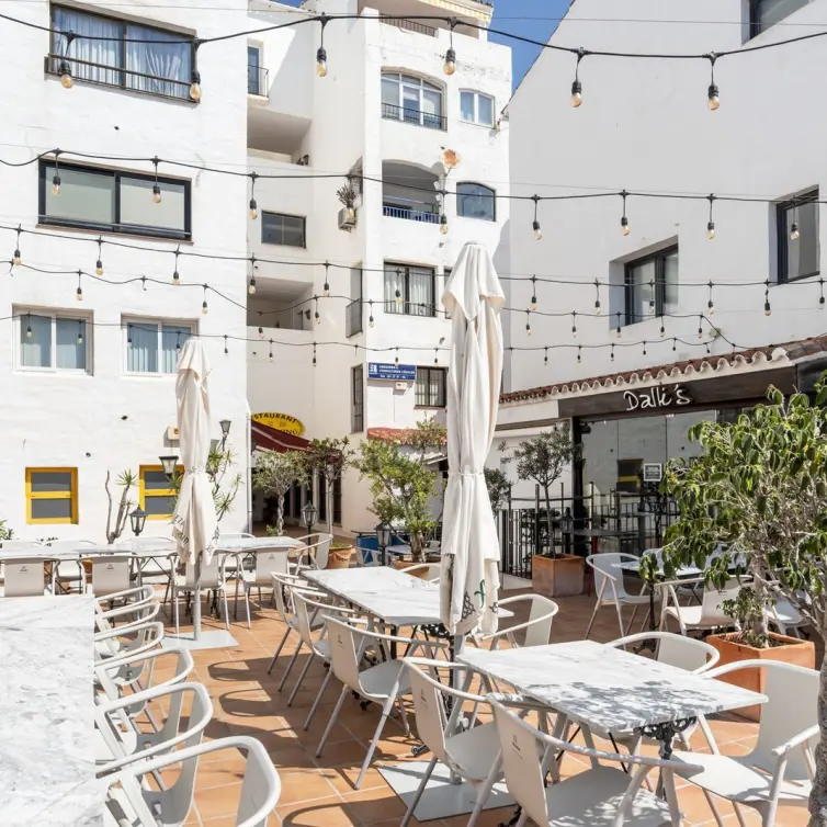 Продажа апартаментов на среднем этаже в Puerto Banús