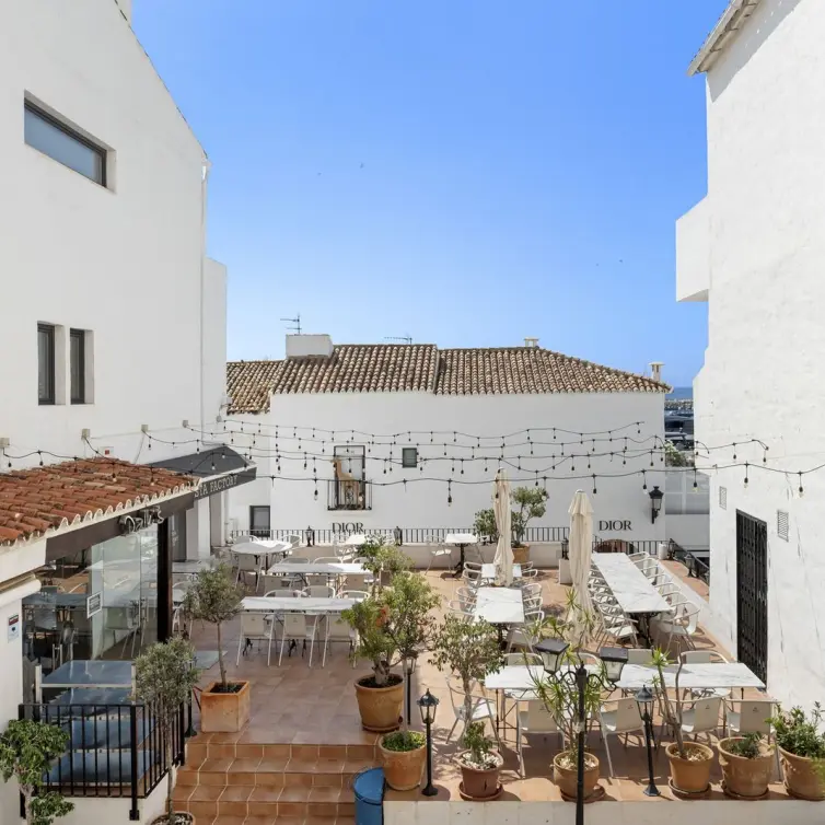 Продажа апартаментов на среднем этаже в Puerto Banús