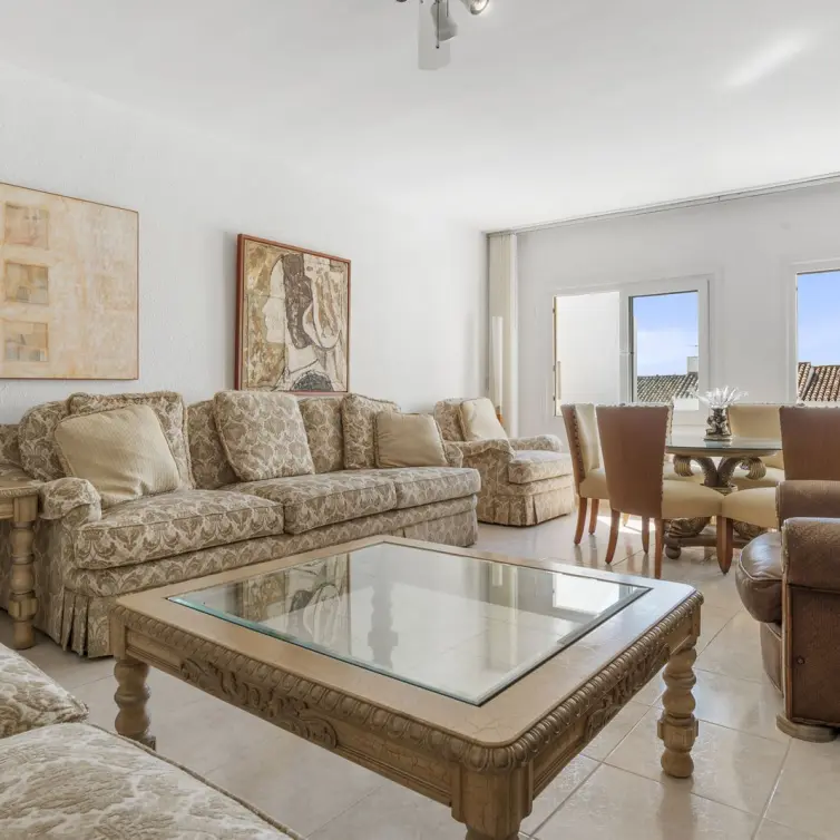Продажа апартаментов на среднем этаже в Puerto Banús