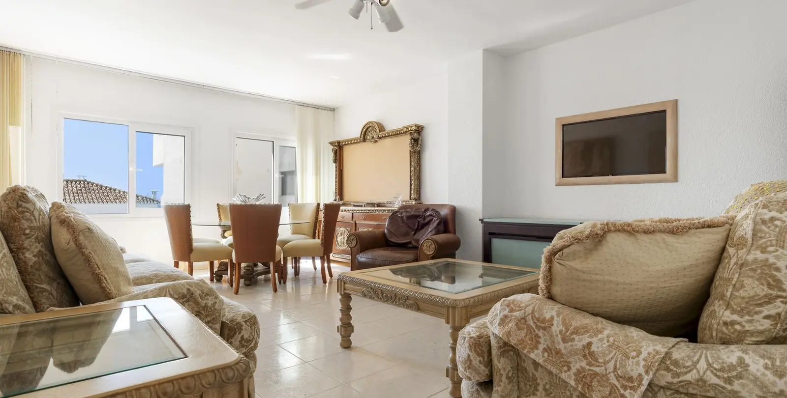 Sale of middle floor apartment in Puerto Banús 6
