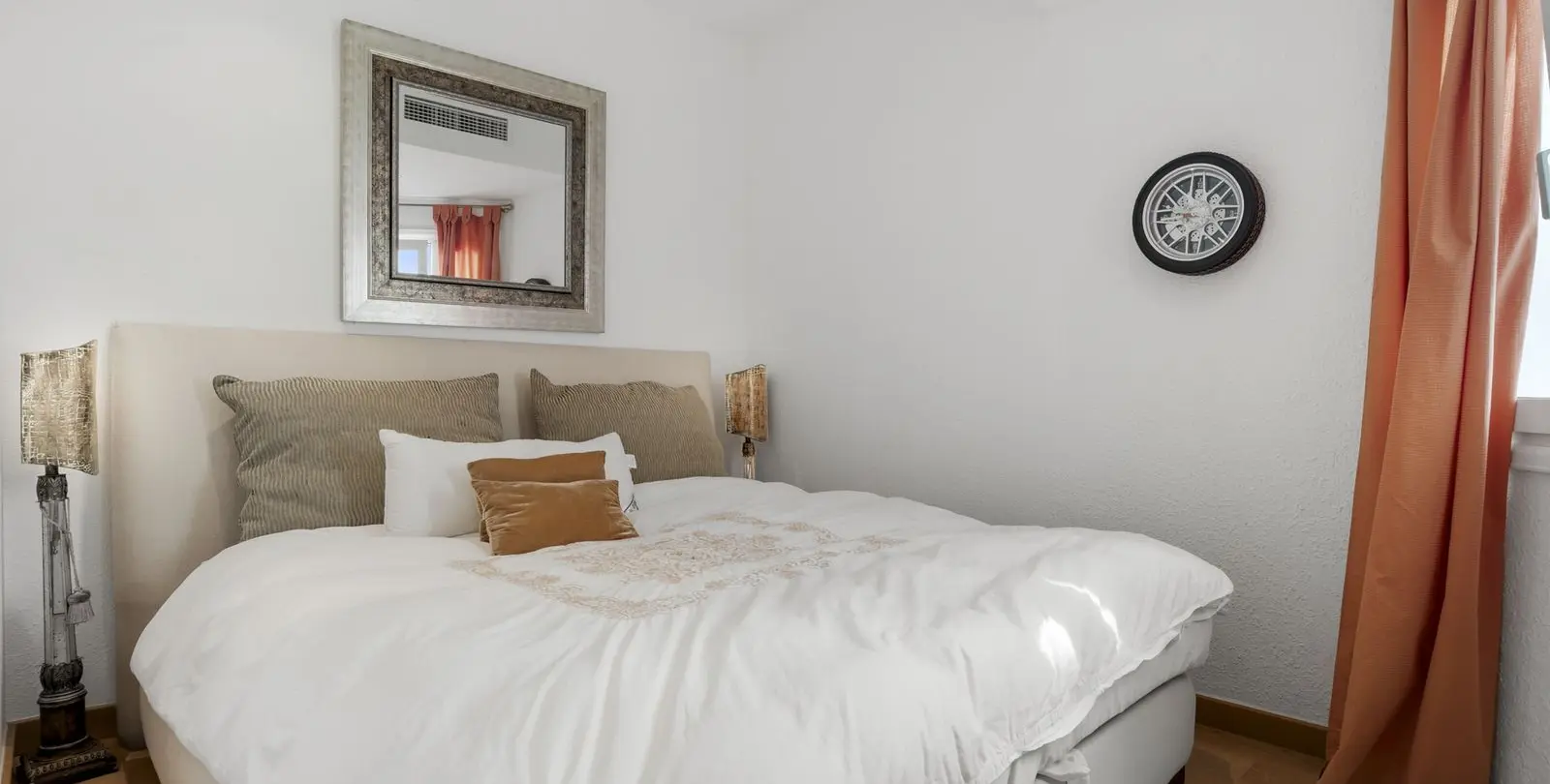 Sale of middle floor apartment in Puerto Banús 10