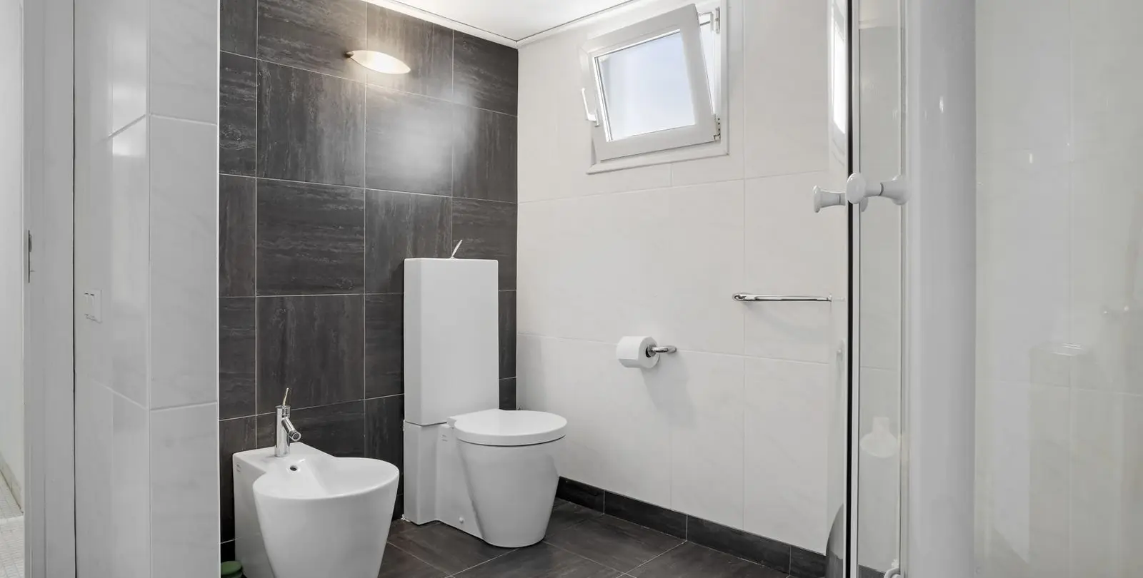 Sale of middle floor apartment in Puerto Banús 13