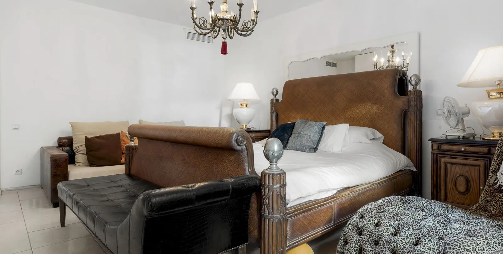 Sale of middle floor apartment in Puerto Banús 15