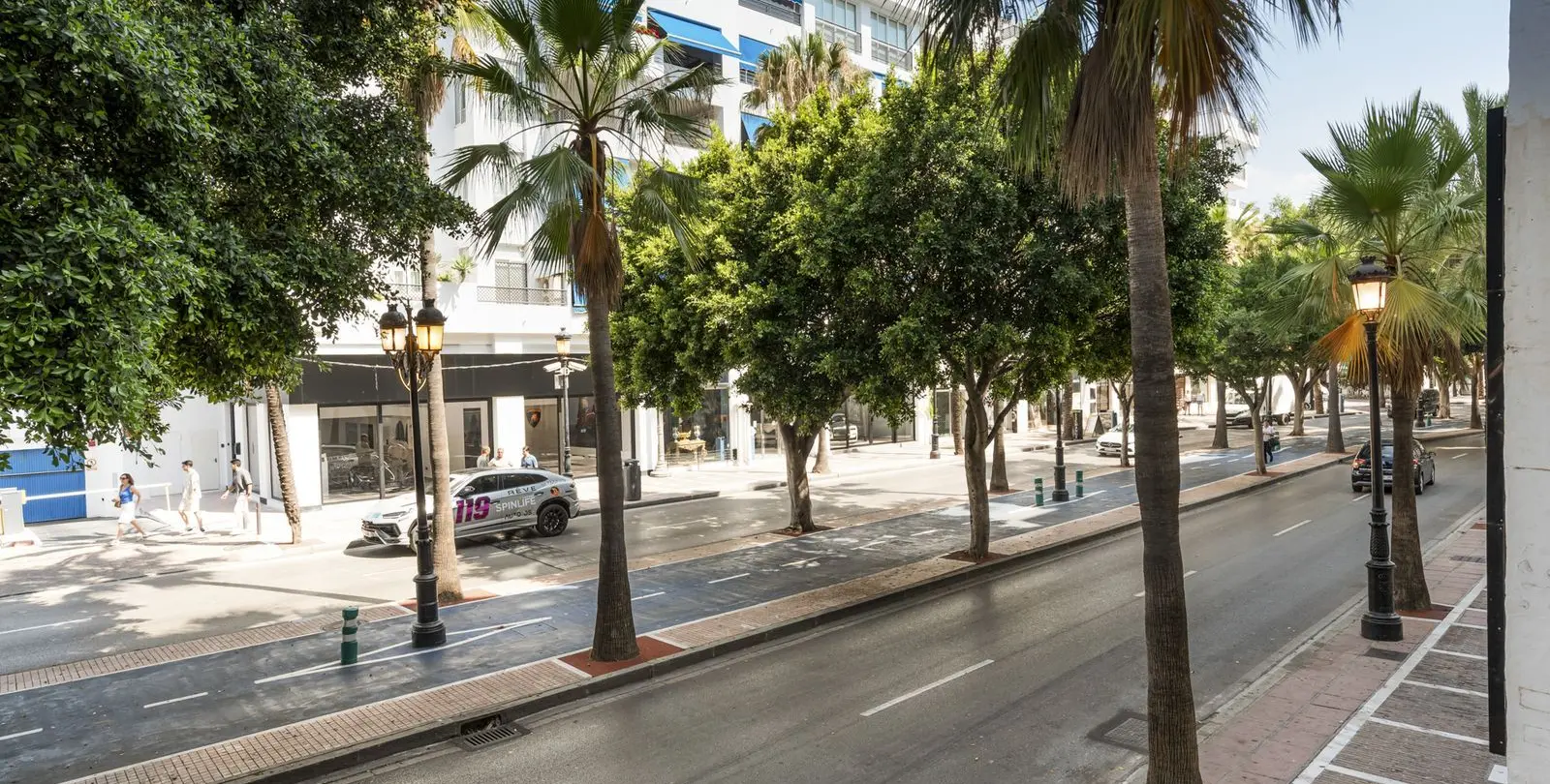 Sale of middle floor apartment in Puerto Banús 18