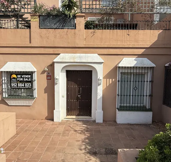 Venta de local comercial en Guadalmina Alta