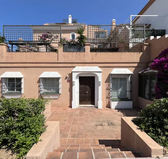 Venta de local comercial en Guadalmina Alta