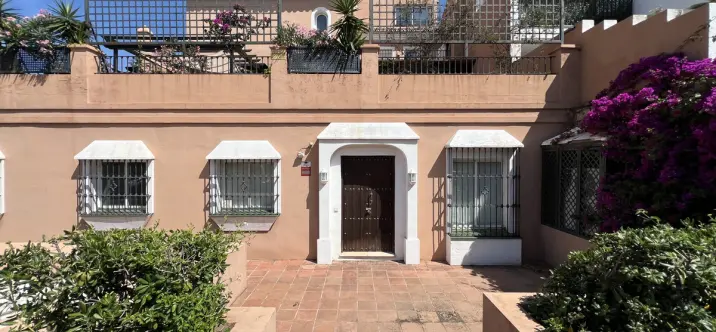 Venta de local comercial en Guadalmina Alta 1