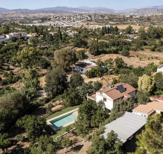 Sale of detached villa in Coín