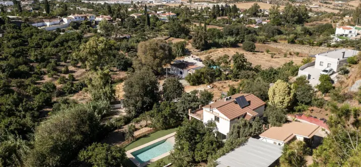 Sale of detached villa in Coín 1