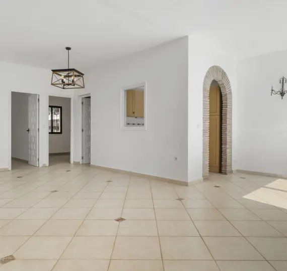 Sale of detached villa in Coín