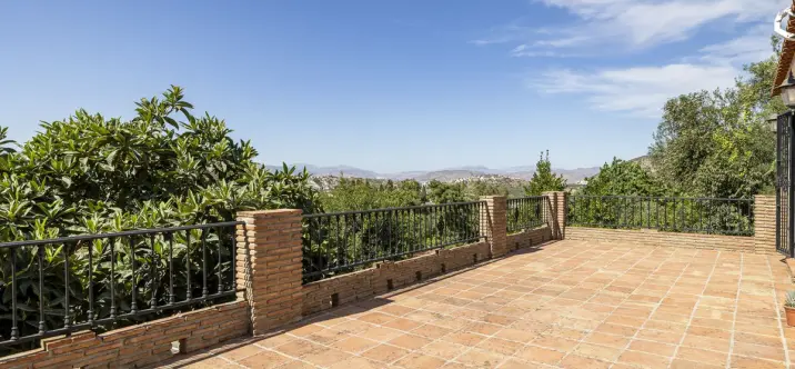 Sale of detached villa in Coín 4