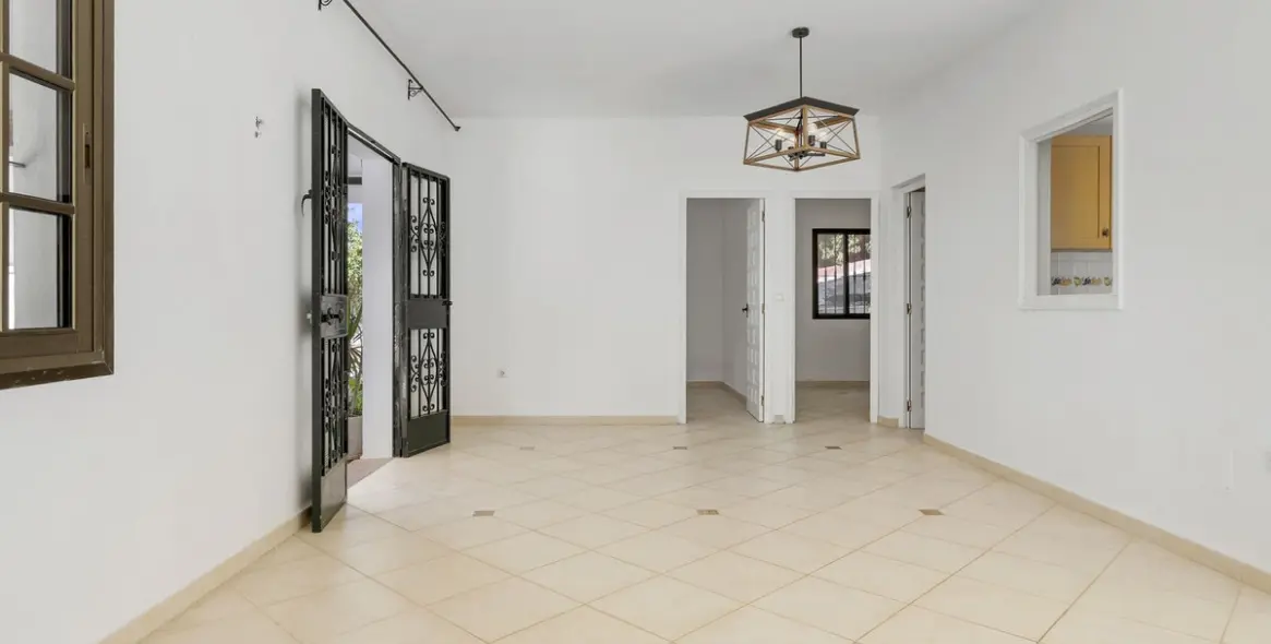 Sale of detached villa in Coín 9