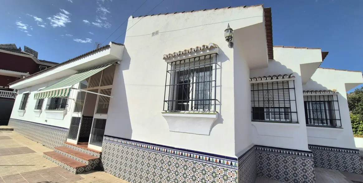 Продажа  отдельно стоящей виллы в Alhaurín de la Torre 2