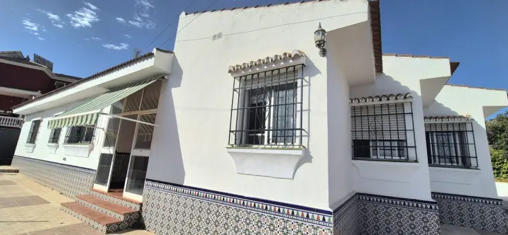 Продажа  отдельно стоящей виллы в Alhaurín de la Torre 1