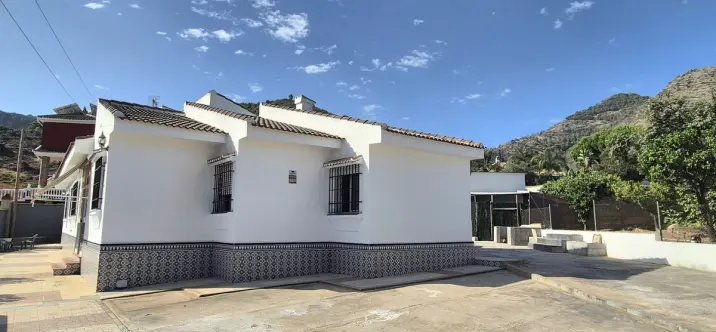 Продажа  отдельно стоящей виллы в Alhaurín de la Torre 2