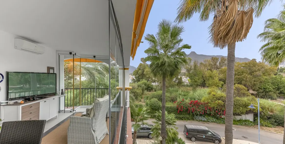 Sale of middle floor apartment in Nueva Andalucía 2