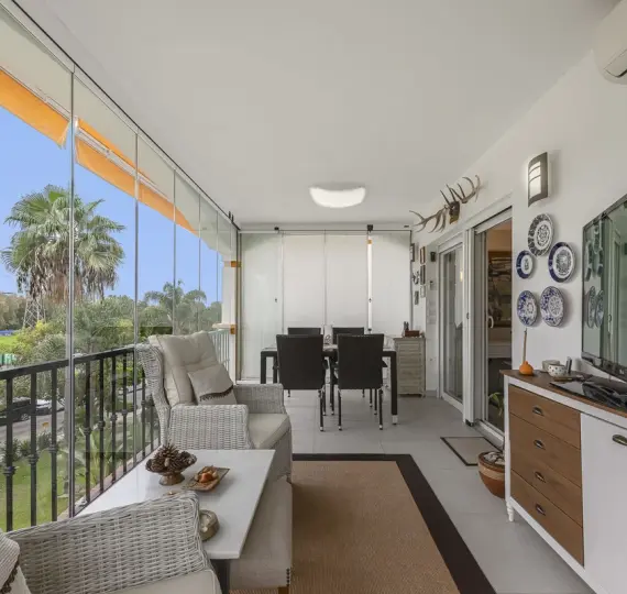 Sale of middle floor apartment in Nueva Andalucía