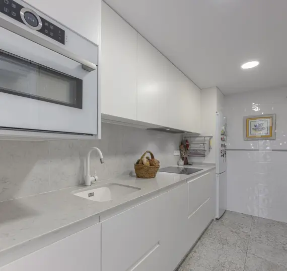 Sale of middle floor apartment in Nueva Andalucía