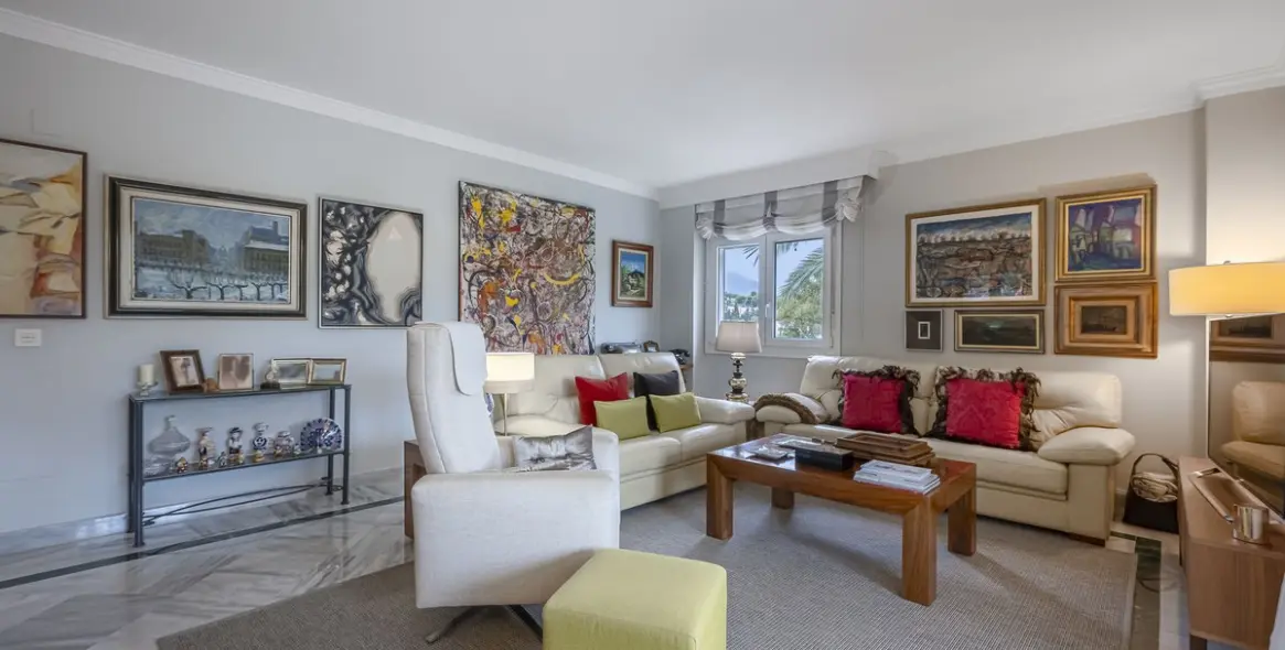 Sale of middle floor apartment in Nueva Andalucía 12