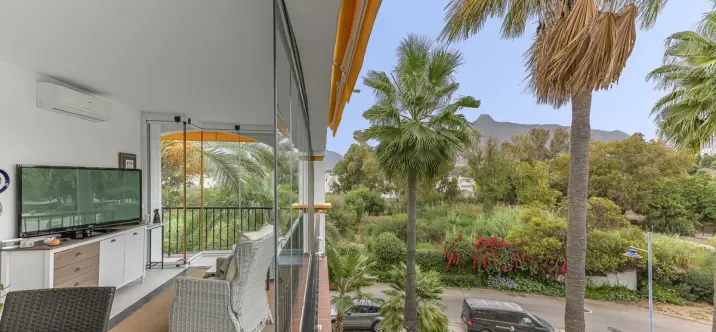 Sale of middle floor apartment in Nueva Andalucía 1