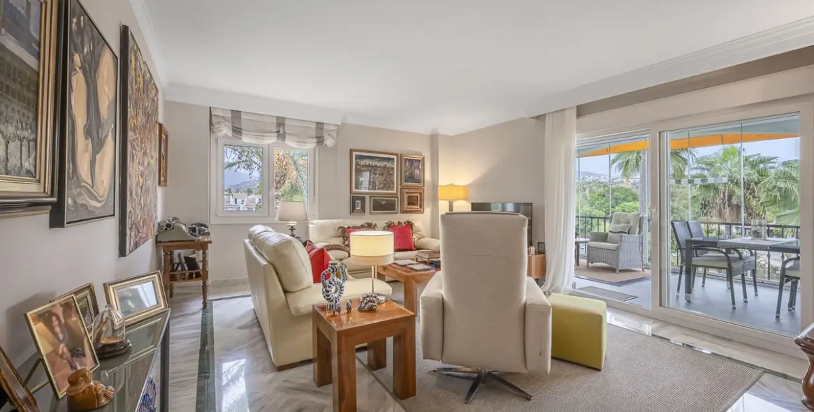 Sale of middle floor apartment in Nueva Andalucía 4