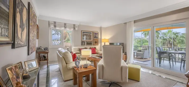 Sale of middle floor apartment in Nueva Andalucía 3