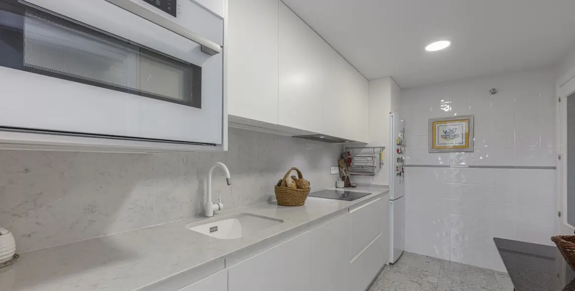 Sale of middle floor apartment in Nueva Andalucía 5
