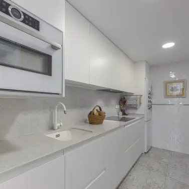 Sale of middle floor apartment in Nueva Andalucía