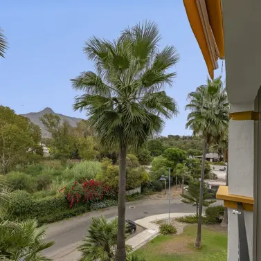 Sale of middle floor apartment in Nueva Andalucía