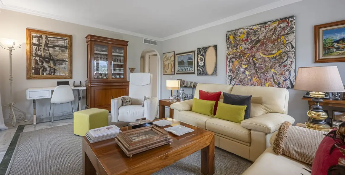 Sale of middle floor apartment in Nueva Andalucía 11