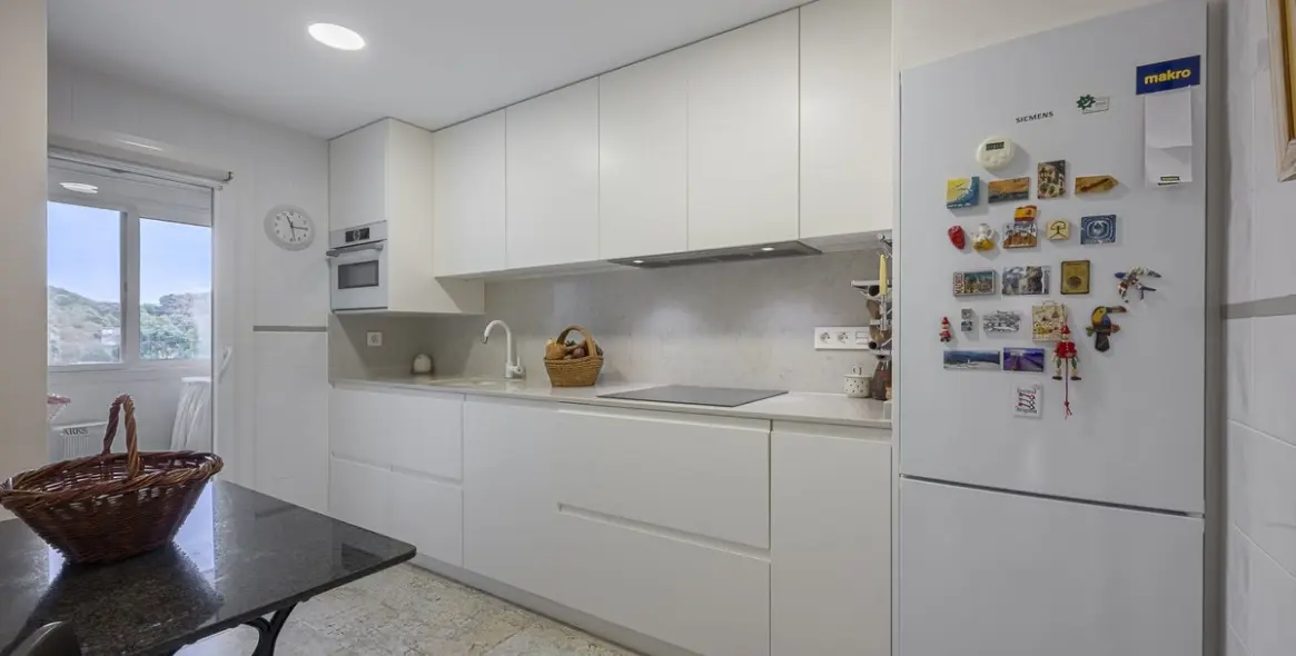 Sale of middle floor apartment in Nueva Andalucía 14