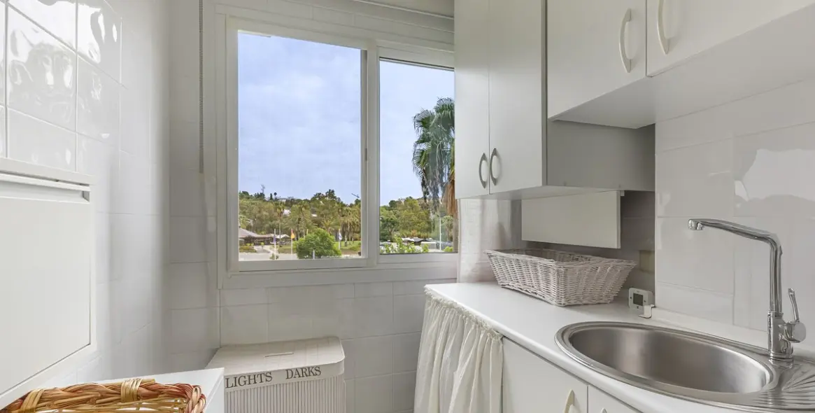 Sale of middle floor apartment in Nueva Andalucía 15