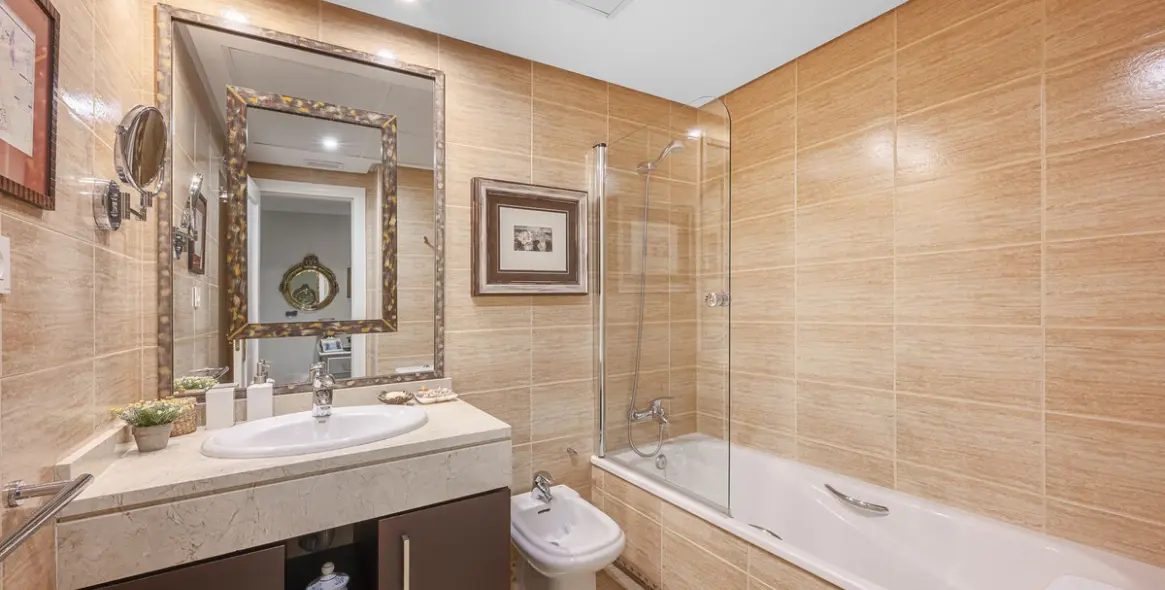 Sale of middle floor apartment in Nueva Andalucía 22