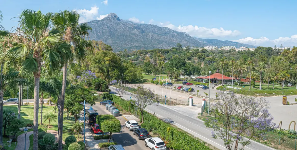 Sale of middle floor apartment in Nueva Andalucía 28