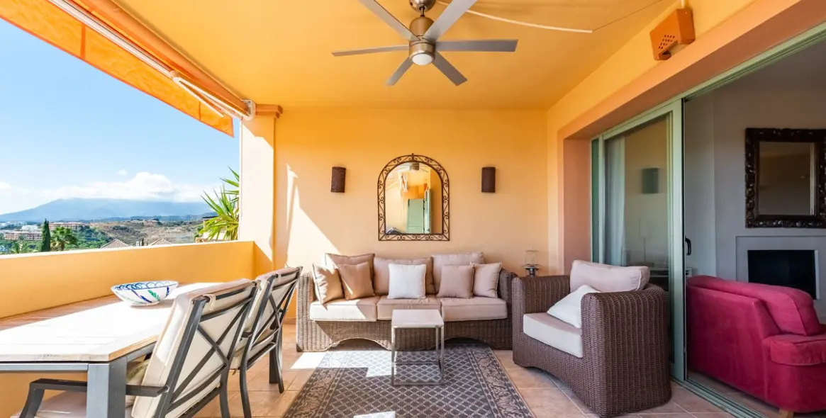 Sale of middle floor apartment in Los Flamingos 1