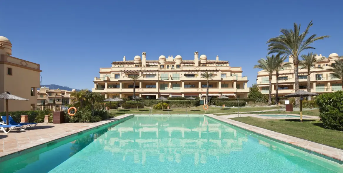 Sale of middle floor apartment in Los Flamingos 3